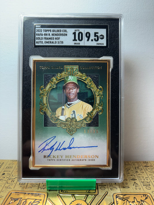 SGC 9.5/10 Auto 03/25 Rickey Henderson 2022 Topps Gilded HOF Emerald